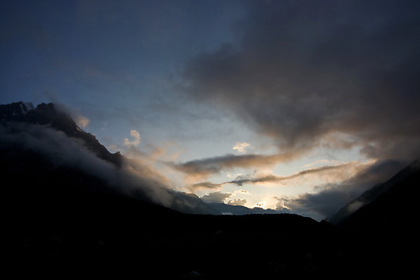 포토 JPG 해외이미지 야생동물 여행 백그라운드 자연 하늘 불꽃 휴식 산 풍경 사람없음 야외 여름 빛 햇빛 태양 뷰티 여행객 평화 우주 환경 침묵 황혼 일몰 자유 시골 오픈 뜨거움 황무지 고독 심플 장면 지역 멀리 용서 웅장함 절정 해외포토 자연요소 동물 계절 감정 컨셉 불 사람 노을 소리 생태계 파일형식 이미지허브