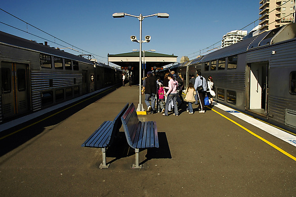 포토 JPG 해외이미지 여행 교통시설 사람없음 금속 기차 도시 기다림 역 도착 트랙 승객 일반 터미널 해외포토 육상교통 교통 모션 재질 대중교통 시설 파일형식 이미지허브