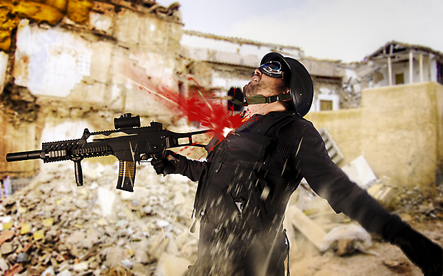 포토 JPG 해외이미지 안경 한명 건물 검은색 총 경찰 보호 헬멧 발사 폐허 전쟁 보안 시력 슛 육군 병정 전사 총알 해외포토 직업 1 건축물 잡화 무기 컬러 컨셉 군대 안전 사람 보호장비 파일형식 이미지허브