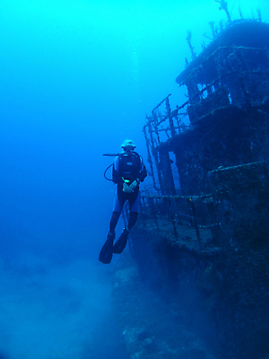 포토 JPG 해외이미지 가면 한명 수중 중앙아메리카 잠수부 다이빙 잠수복 온두라스 조난 해외포토 1 옷 아메리카 사람 수영 전문직 수중스포츠 파일형식 이미지허브
