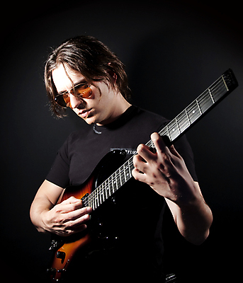 포토 JPG 해외이미지 모델 손 응시 남자 안경 줄 음악 노래 손가락 놀이 거리 한명 사람 정장 금속 검은색 힘 소리 재킷 콘서트 음악가 무대 기구 기타 악단 분위기 시원함 작가 기타리스트 무거움 생강 고립 뮤지컬 플레이어 생존 해외포토 직업 1 시선 잡화 옷 컬러 컨셉 채소 재질 현악기 문화예술 신체부위 외투 공연 연주자 무게 파일형식 이미지허브