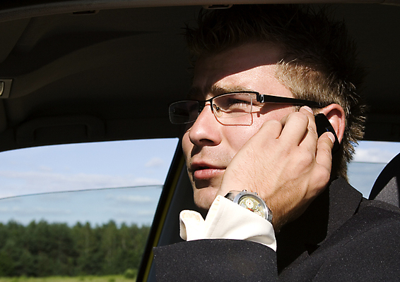 포토 JPG 해외이미지 나무 구름 직업 남자 안경 셔츠 밭 비즈니스 자연 하늘 넥타이 한명 사람 정장 성인 야외 초록색 파란색 선글라스 햇빛 노란색 농촌 비즈니스맨 우아함 숲 전화기 옷입기 스타일 남자한명만 해외포토 자연요소 식물 1 잡화 옷 컬러 컨셉 상의 농업 모션 태양 시골 직장인 생태계 남자만 파일형식 이미지허브