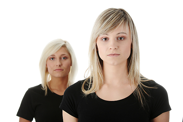 포토 JPG 해외이미지 백인 학생 라이프스타일 응시 여자 행복 백그라운드 2 통신 학교 가족 건강 대화 웃음 사람 성인 두명 10대 친구 뷰티 갈색 우정 기쁨 흰색 화려 그룹 어깨 언니 소통 고립 심각 해외포토 서양인 시선 교육 감정 컬러 컨셉 관계 청소년 표정 말하기 생활 신체부위 자매 파일형식 이미지허브