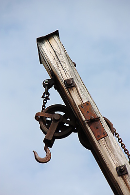 포토 JPG 해외이미지 하늘 사람없음 목재 파란색 골동품 고리 부식 리프트 철강 해외포토 나무 컬러 재료 파일형식 이미지허브