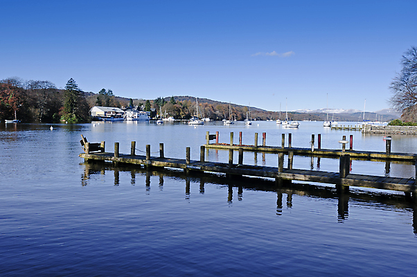 포토 JPG 해외이미지 나무 호수 자연 하늘 영국 잉글랜드 산 풍경 사람없음 초록색 여름 파란색 시골 보트 컴브리아주 해외포토 식물 계절 유럽 컬러 배 생태계 선박 파일형식 이미지허브