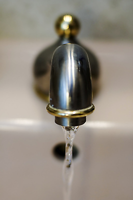 포토 JPG 해외이미지 음료 주택 사람없음 내부 물 금속 목욕 젖음 흐름 추위 욕실 신선 뜨거움 닫기 떨어짐 씻기 빨래 갈증 수도꼭지 화장실 파이프 변기 대야 백자 스플래쉬 해외포토 자연요소 컨셉 가사 모션 재질 건물 청결 도자기 파일형식 이미지허브