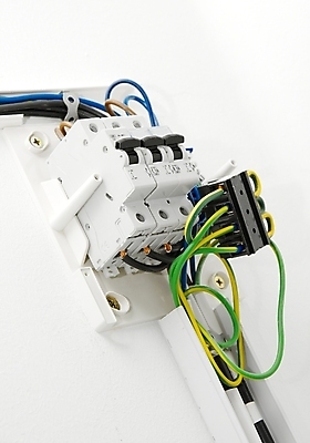 포토 JPG 해외이미지 선 벽 주택 안전 사람없음 내부 건물 전자제품 상자 힘 기계 에너지 흰색 판넬 네트워크 수리 순환 철사 시스템 고정 스위치 전압 현재 공급 배선 해외포토 건축물 컬러 컨셉 모션 한자 파일형식 이미지허브