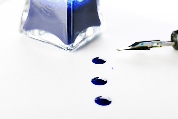 포토 JPG 해외이미지 캘리그라피 잉크 미술 취미 사람없음 파란색 펜 물방울 기록 쏟아짐 해외포토 컬러 모션 문화예술 필기구 파일형식 이미지허브