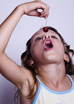 포토 JPG 해외이미지 스튜디오촬영 긴머리 옷 여자 꽃 행복 어린이 포즈 백그라운드 채소 청소년 갈색머리 표정 건강 한명 미소 사람 소녀 10대 놀람 유치원 공연 기쁨 흰색 자녀 유머 작음 흥분 보여주기 사춘기 해외포토 식물 1 헤어스타일 교육 감정 컬러 모션 실내 이벤트 크기 파일형식 이미지허브