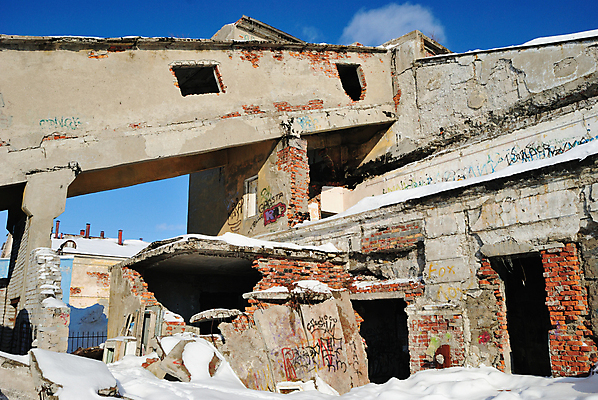 포토 JPG 해외이미지 겨울 창문 공장 벽돌 사람없음 건물 버리기 폐허 무인 옛날 혼란 해외포토 건축물 계절 컨셉 공업 모션 파일형식 이미지허브