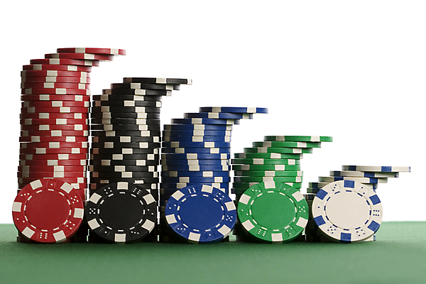 포토 JPG 해외이미지 스튜디오촬영 돈 놀이 성공 레저 실내 취미 사람없음 빨간색 초록색 동전 검은색 흰색 우승 행운 재산 도박 계획 위험 카지노 기회 포커 에이스 적자 정물화 해외포토 컬러 컨셉 내부 금융 게임 최고 트럼프 그림 파일형식 이미지허브