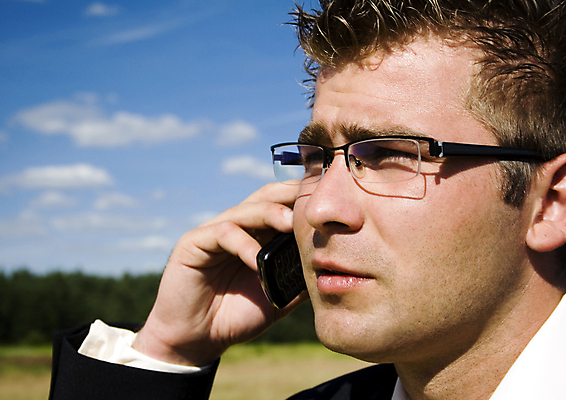 포토 JPG 해외이미지 나무 구름 직업 남자 안경 셔츠 밭 비즈니스 자연 하늘 넥타이 한명 사람 정장 성인 야외 초록색 파란색 선글라스 햇빛 노란색 농촌 비즈니스맨 우아함 숲 전화기 옷입기 스타일 남자한명만 해외포토 자연요소 식물 1 잡화 옷 컬러 컨셉 상의 농업 모션 태양 시골 직장인 생태계 남자만 파일형식 이미지허브