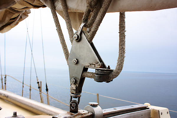 포토 JPG 해외이미지 밧줄 바다 요트 안전 사람없음 장비 반지 보트 고리 묘사 부표 스트랩 해외포토 줄 배_교통 장신구 파일형식 이미지허브