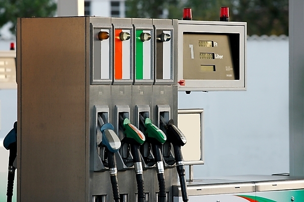 포토 JPG 해외이미지 주간 사람없음 야외 꽂음 주유기 주유소 주유건 해외포토 자연요소 기계 주유 파일형식 이미지허브