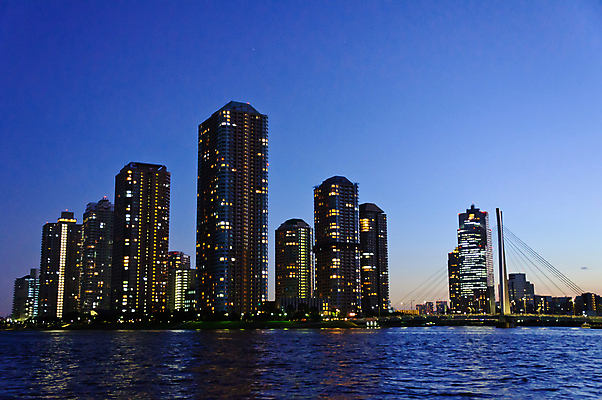 포토 JPG 해외이미지 구름 아시아 여행 하늘 전등 아파트 주택 풍경 사람없음 강 도시풍경 여행객 일본 고층빌딩 황혼 일몰 새벽 도시 도심 도쿄 야간 저녁 네온 스카이라인 빛망울 해외포토 자연요소 나라 조명 사람 빌딩 건물 빛 노을 파일형식 이미지허브