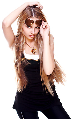 포토 JPG 해외이미지 백인 모델 직업 1 헤어스타일 응시 옷 여자 행복 안경 얼굴 포즈 셔츠 장난 사랑 한명 미소 웃음 사람 정장 성인 금발 선글라스 뷰티 파티 유행 카메라 립스틱 흰색 화려 우아함 유혹 어깨 슛 유일 해외포토 서양인 시선 잡화 감정 컬러 컨셉 상의 표정 이벤트 신체부위 전자제품 화장품 파일형식 이미지허브