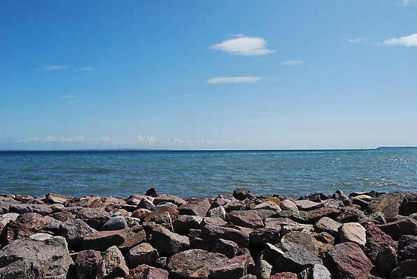 포토 JPG 해외이미지 모래 파도 바다 여행 하늘 휴가 휴식 노르웨이 해변 사람없음 야외 물 모래사장 햇빛 여행객 맑음 태평양 천국 두더지 해외포토 자연요소 유럽 컨셉 날씨 사람 태양 파일형식 이미지허브