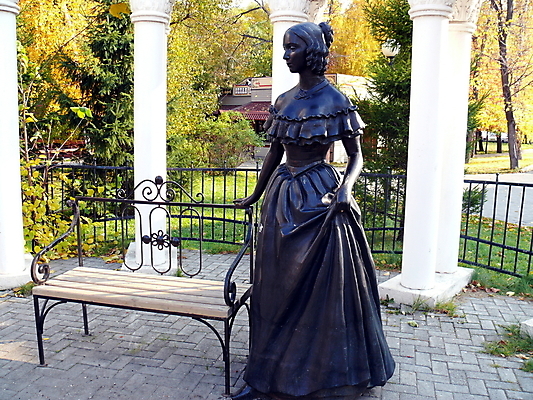 포토 JPG 해외이미지 공원 여자 길 백그라운드 벤치 의자 자연 사람없음 야외 목재 평화 정원 흰색 러시아 지역 청동 천연기념물 해외포토 나무 공공시설 유럽 컬러 가구 컨셉 재료 사람 생태계 파일형식 이미지허브