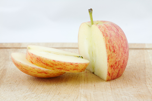 포토 JPG 해외이미지 음식 조각 재료 사람없음 목재 빨간색 샐러드 흰색 반지 사과 낟알 자르기 해외포토 나무 컬러 과일 장신구 모션 파일형식 이미지허브