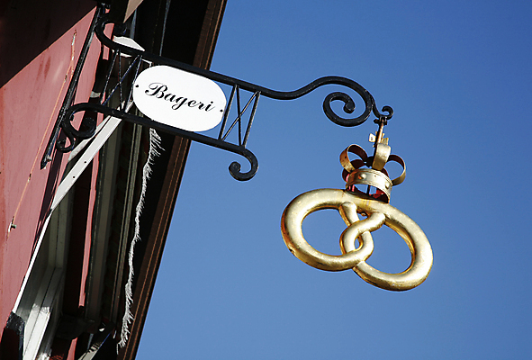 포토 JPG 해외이미지 전통 건축양식 덴마크 사람없음 야외 가로 쇼핑 상점 빵집 수확 황금 사인 무역 복고 소매 제빵사 브레첼 해외포토 직업 건축 산업 농업 디저트 북유럽 파일형식 이미지허브