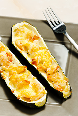 포토 JPG 해외이미지 접시 음식 포크 채소 새우 실내 건강 요리 사람없음 인테리어 식사 닫기 굽기 해산물 묘사 영양분 정물화 주키니 주키니호박 채식주의자 해외포토 식기 디자인 모션 갑각류 내부 구이 그림 채식 파일형식 이미지허브