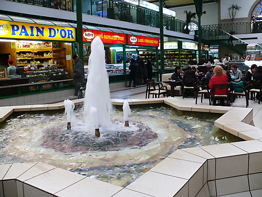 포토 JPG 해외이미지 디자인 옷 비즈니스 건축양식 모션 유리 바닥 실내 사람 사람없음 내부 장식 경제 빛 쇼핑 반사 판매 세일 걷기 상점 도시 홀 센터 시장 우아함 구매 군중 상품 미술관 쇼핑몰 고객 분수 무역 천장 통로 상업 소매 불가리아 해외포토 건축 산업 컨셉 재질 공간 파일형식 남유럽 이미지허브