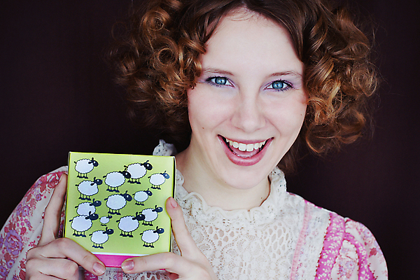 포토 JPG 해외이미지 라이프스타일 여자 행복 모션 휴가 휴식 건강 한명 사람 야외 파란색 컬러풀 뷰티 숫자 파티 활발 자유 축하 표현 생일 날씬함 역동적 해외포토 문자 1 기념일 감정 컬러 컨셉 이벤트 생활 몸매 파일형식 이미지허브