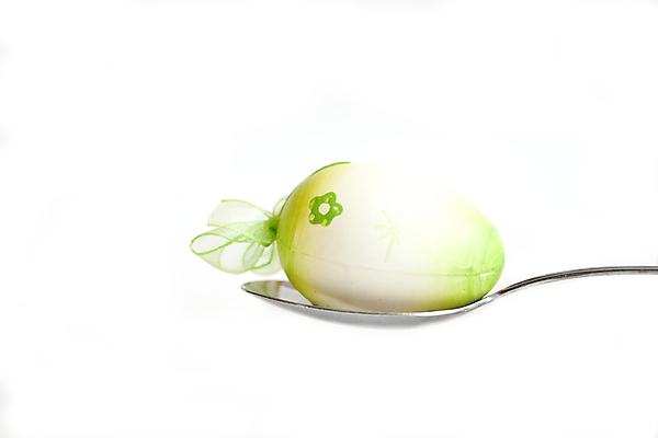 포토 JPG 해외이미지 종교 음식 백그라운드 휴가 부활절 사람없음 초록색 계란 숟가락 봄 흰색 먹기 고립 해외포토 계절 기념일 컬러 모션 수저 알 파일형식 이미지허브