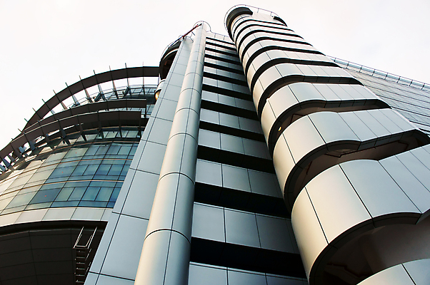 포토 JPG 해외이미지 모양 디자인 외관 선 패턴 건축양식 창문 유리 하늘 미래 새로움 사람없음 야외 건물 빨간색 금융 파란색 빛 반사 일출 탑 금속 고층빌딩 일몰 줄무늬 거울 도시 판넬 우아함 큼 역동적 하이테크 각도 기하학 공격적 철강 스타일 해외포토 건축물 건축 컬러 컨셉 무늬 재질 기술 빌딩 경제 노을 크기 파일형식 이미지허브