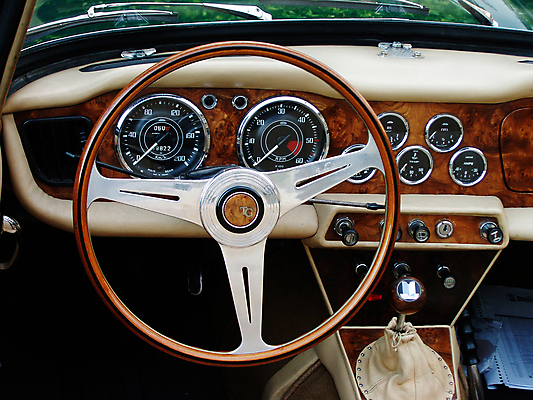 포토 JPG 해외이미지 영어 스포츠 교통시설 자동차 영국 사람없음 빨간색 수확 오픈카 복고 해외포토 문자 유럽 육상교통 컬러 교통 농업 승용차 시설 파일형식 이미지허브