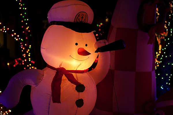 포토 JPG 해외이미지 나무 모자 행복 크리스마스 겨울 눈사람 버튼 휴가 전등 미소 웃음 사람없음 야외 빛 축제 어둠 추위 흰색 모서리 야간 저녁 코 선원 빛망울 캡모자 헬륨 눈내림 해외포토 자연요소 식물 모자_잡화 잡화 계절 기념일 감정 컬러 조명 눈_날씨 표정 신체부위 원소 파일형식 이미지허브