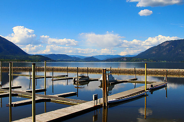 포토 JPG 해외이미지 호수 캐나다 건축양식 자연 산 사람없음 야외 목재 물 파란색 반사 항구 맑음 기둥 연못 보트 순수 장면 해외포토 자연요소 나무 건축 컬러 컨셉 북아메리카 배_교통 재료 교통시설 날씨 생태계 파일형식 이미지허브
