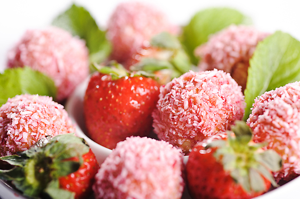 포토 JPG 해외이미지 열매 음료 음식 조각 과일 딸기 포도 휴가 디저트 사탕 사람없음 장식 파티 케이크 식당 빵집 축하 신선 생일 화려 고급 우아함 맛 아침식사 설탕 크림 칼로리 강렬 맛있는 해외포토 식물 기념일 컨셉 이벤트 상점 식사 파일형식 이미지허브