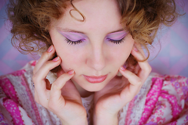 포토 JPG 해외이미지 라이프스타일 여자 행복 모션 휴가 휴식 건강 한명 사람 야외 여름 파란색 청춘 컬러풀 뷰티 숫자 파티 활발 자유 축하 표현 생일 날씬함 역동적 해외포토 문자 1 계절 기념일 감정 컬러 컨셉 이벤트 생활 몸매 파일형식 이미지허브