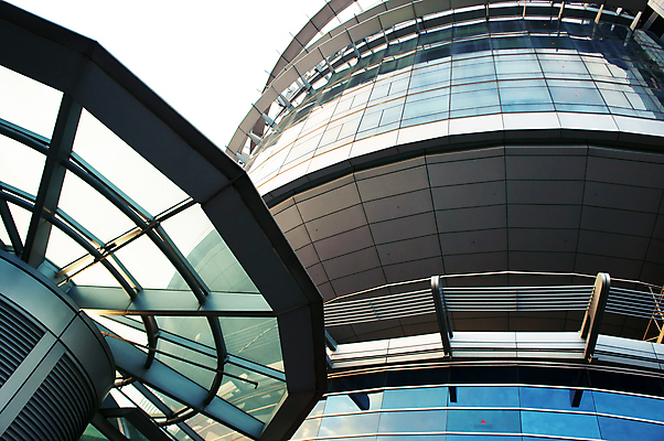 포토 JPG 해외이미지 모양 디자인 외관 선 패턴 건축양식 창문 유리 하늘 미래 새로움 사람없음 야외 건물 빨간색 금융 파란색 빛 반사 일출 탑 금속 고층빌딩 일몰 줄무늬 거울 도시 판넬 우아함 큼 역동적 하이테크 각도 기하학 공격적 철강 스타일 해외포토 건축물 건축 컬러 컨셉 무늬 재질 기술 빌딩 경제 노을 크기 파일형식 이미지허브