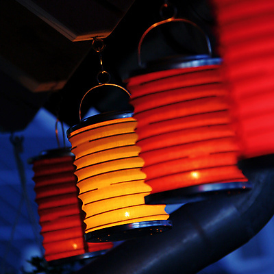 포토 JPG 해외이미지 행복 별 종이 여행 오렌지 촛불 탁자 하늘 불 휴가 전등 요정 폭죽 동양인 이벤트 사람없음 야외 장식 물 빛 파티 여행객 믿음 정원 축제 중국 어둠 달 등불 램프 축하 화려 행운 야간 지중해 심볼 스타일 해외포토 자연요소 감정 아시아 바다 가구 컨셉 과일 초 조명 사람 인종 파일형식 이미지허브