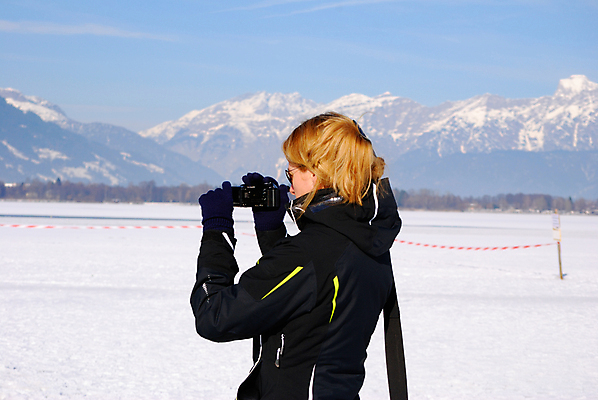 포토 JPG 해외이미지 백인 여자 호수 백그라운드 겨울 휴가 산 한명 사람 성인 야외 카메라 디지털 촬영 흰색 오스트리아 영화 동영상 캠코더 해외포토 서양인 1 계절 유럽 컬러 문화예술 전자제품 파일형식 이미지허브