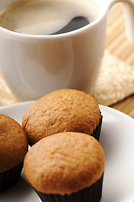 포토 JPG 해외이미지 그릇 산업 커피 음료 음식 요리 사람없음 컵 요식업 식당 초콜릿 거품 카페 머그컵 뜨거움 도자기 맛 향신료 머핀 고정 에스프레소 라떼 시나몬 카페인 맛있는 해외포토 식기 빵 컨셉 디저트 상점 향미료 파일형식 이미지허브