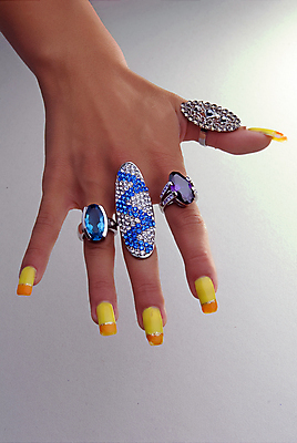 포토 JPG 해외이미지 결혼 손가락 결혼식 선물 사랑 사람없음 신체부위 장식 빛 유행 금속 희망 반지 고급 은색 큼 손톱관리 손톱 보석 피부 광택 약혼 돌봄 완전 해외포토 손 감정 컬러 컨셉 장신구 모션 재질 사람 이벤트 크기 네일아트 광석 약속 파일형식 이미지허브