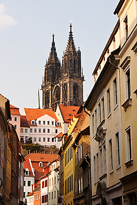 포토 JPG 해외이미지 하늘 주택 독일 사람없음 건물 세로 성당 교회 역사 구시가지 카피스페이스 해외포토 건축물 유럽 종교건축 공백 파일형식 이미지허브