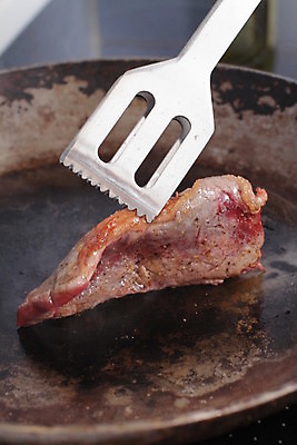 포토 JPG 해외이미지 잡화 음식 조각 다이어트 재료 표시 새로움 건강 육류 스테이크 요리 사람없음 식당 식사 저녁식사 기댐 소고기 양념 시장 선택 그릴 강의 굽기 먹기 철 배고픔 메인 준비 칼로리 후추 점심식사 고립 단백질 등심 식욕 정육점 맛있는 해외포토 컨셉 식재료 모션 주방용품 서양음식 상점 구이 향신료 영양소 파일형식 이미지허브