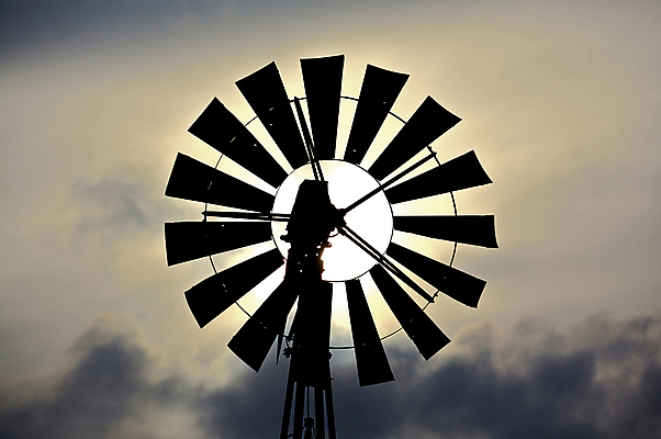 포토 JPG 해외이미지 구름 실루엣 하늘 바람 사람없음 농장 힘 목장 풍차 에너지 수확 골동품 시골 칼날 펌프 해외포토 자연요소 농업 날씨 촬영기법 파일형식 이미지허브