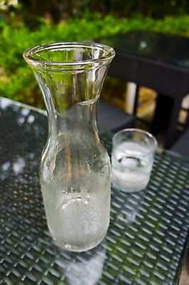 포토 JPG 해외이미지 라이프스타일 음료 컨셉 의자 유리 탁자 건강 사람없음 컵 초록색 물 파란색 햇빛 반사 정원 냉동 침묵 거품 추위 물방울 신선 오픈 뜨거움 액체 떨어짐 시원함 갈증 플라스크 천국 해외포토 자연요소 식기 컬러 가구 재질 실험기구 생활 태양 소리 파일형식 이미지허브