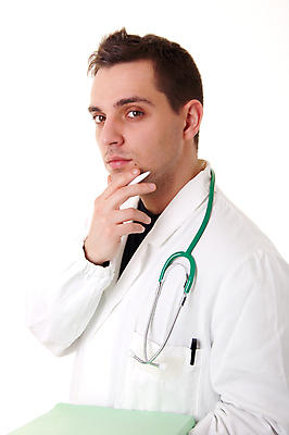 포토 JPG 해외이미지 직업 손 남자 행복 포즈 백그라운드 유니폼 생각 청진기 성공 노동자 건강 병원 관리 한명 서기 미소 사람 성인 약 펜 의사 흰색 기록 업무 작업 자신감 긍정 돌봄 해외포토 1 옷 감정 컬러 컨셉 의학 의료기기 모션 표정 신체부위 필기구 의료진 파일형식 이미지허브