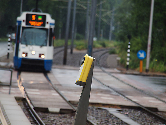 포토 JPG 해외이미지 유럽 여행 교통시설 안전 사람없음 걷기 기차 도시 티켓 횡단보도 사인 네덜란드 전차 타운 일반 단상 암스테르담 선로 해외포토 나라 육상교통 교통 모션 대중교통 보행로 시설 파일형식 이미지허브