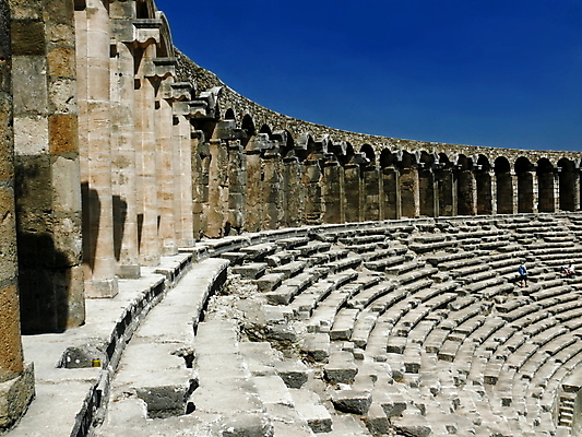 포토 JPG 해외이미지 구름 유럽 여행 백그라운드 건축양식 하늘 사람없음 야외 건물 파란색 도시풍경 경기장 골동품 바위 기둥 역사 극장 지중해 그리스 칠면조 그리스인 천연기념물 고고학 로마인 아크로폴리스 옛날 원형극장 파멸 무너짐 튀르키예 해외포토 자연요소 서양인 건축물 교육 건축 나라 아시아 바다 컬러 컨셉 스포츠시설 모션 조류 인종 풍경 돌_바위 도시 파일형식 소멸 이미지허브
