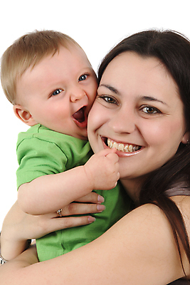 포토 JPG 해외이미지 백인 모델 응시 남자 행복 아들 어린이 백그라운드 가족 관계 엄마 갈색머리 실내 건강 사랑 웃음 사람 소년 두명 가로 초록색 금발 표현 아기 잡기 달콤 작음 걸음마 해외포토 서양인 헤어스타일 시선 감정 컬러 모션 표정 내부 맛 크기 파일형식 이미지허브