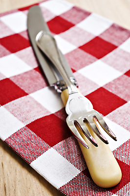 포토 JPG 해외이미지 식기 디자인 백그라운드 포크 2 사람없음 빨간색 빛 세트 반사 금속 장비 골동품 흰색 기구 공구 직물 그룹 칼 우아함 닫기 은색 자르기 수집 배열 철 오브젝트 서비스 날카로움 서빙 질서 설정 고립 옛날 철강 해외포토 컬러 컨셉 모션 재질 도구 예절 파일형식 이미지허브