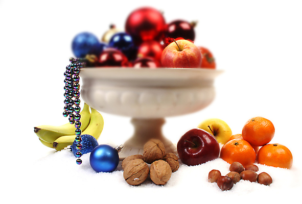 포토 JPG 해외이미지 접시 크리스마스 토마토 공 사람없음 장식 장식볼 흰색 호두 해외포토 식기 기념일 컬러 채소 견과류 파일형식 이미지허브