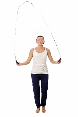 포토 JPG 해외이미지 전신 여자 실내 한명 성인 앞모습 점프 흰배경 줄넘기 유산소운동 성인여자한명만 해외포토 1 뷰포인트 백그라운드 모션 사람 내부 운동 흰색 여자한명만 성인여자만 파일형식 이미지허브